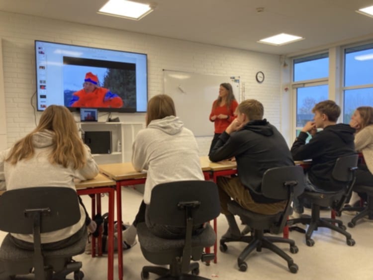 Manuskriptforfatter Claudia Boderke holdt skriveworkshop med klasser fra udskolingen.