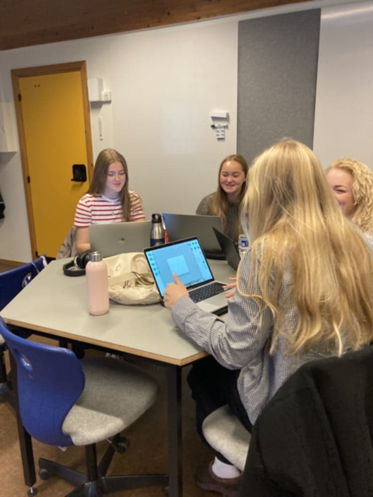 Elever fra Campus Odsherred, der havde manuskriptworkshop med Lars Mering