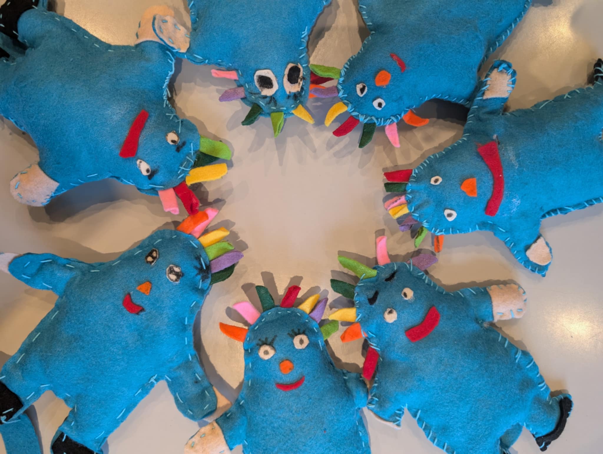 Bibber-bamser syet i filt af en 2. klasse