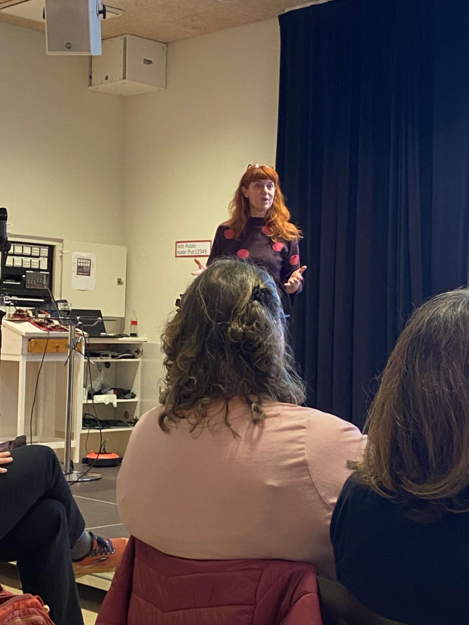 Lektor Marianne Eskebæk Larsen var inviteret til at holde foredraget "Husk at læse! - om børn og tidlige literacy" til læsekonferencen for pædagoger i Aksen