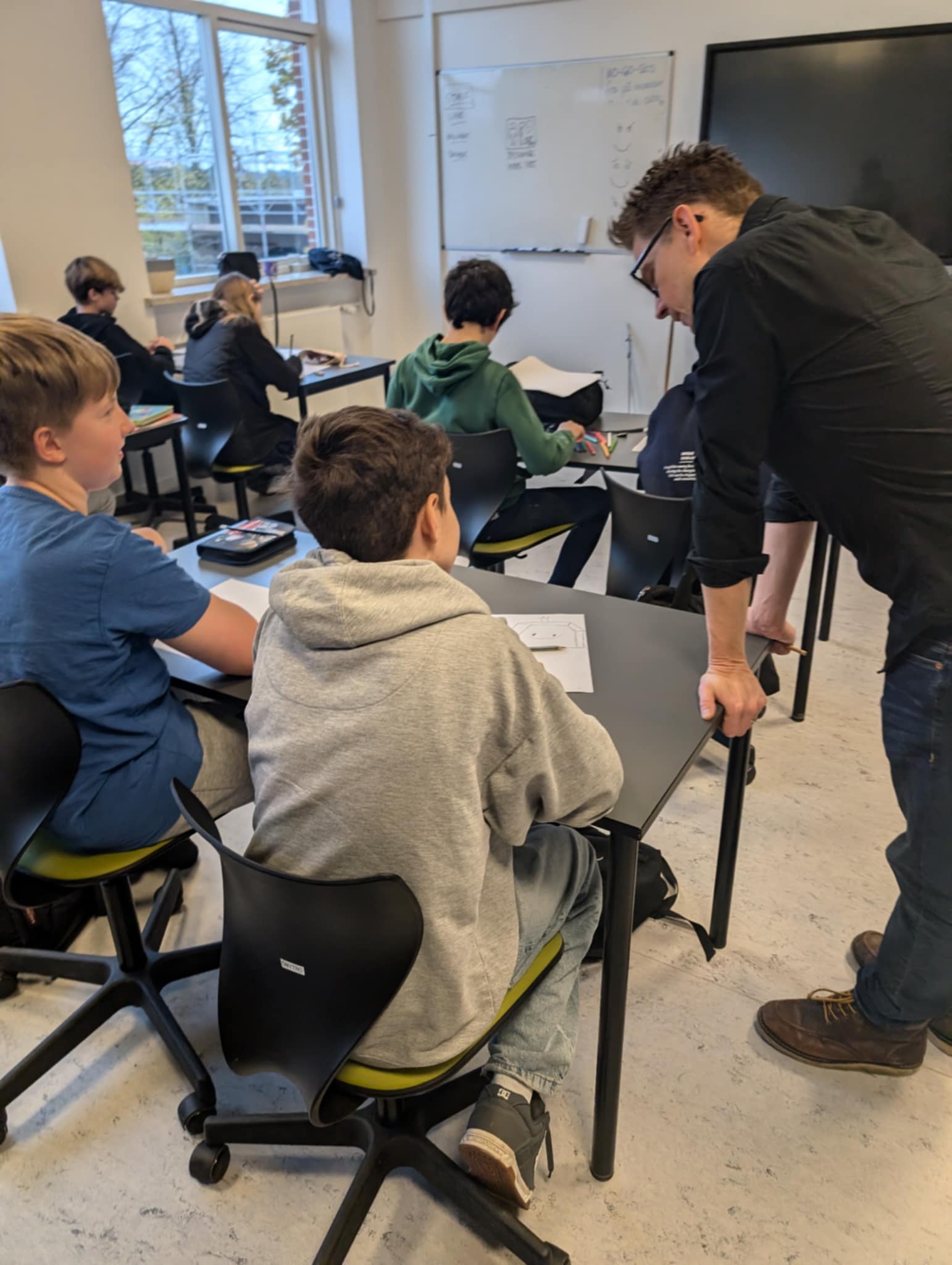 Forfatter og illustrator Palle Schmidt er huskunstner under Odsherred Læser og holder tegneserieworkshop med 6.a fra Højby Skole