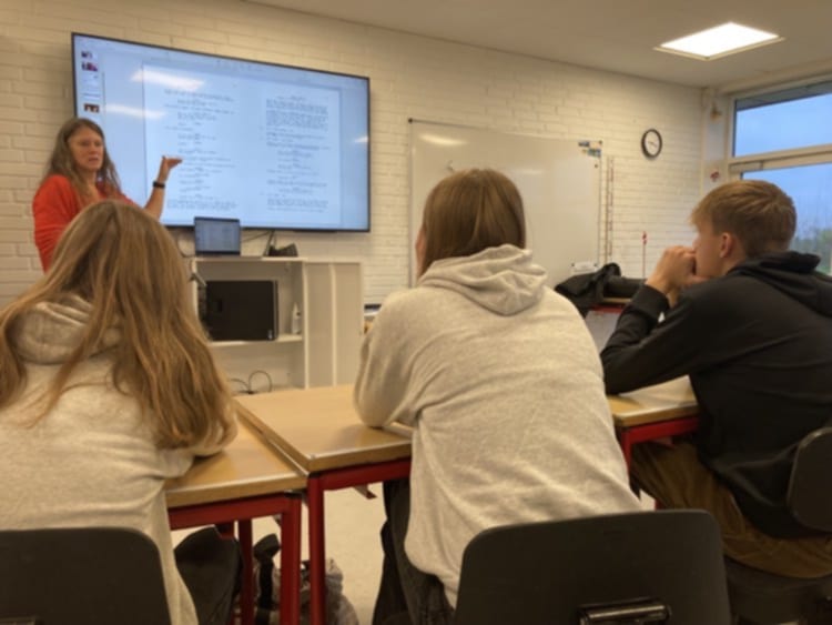 Manuskriptforfatter Claudia Boderke var huskunstner under Odsherred Læser 2024 og holdt skriveworkshop med klasser fra udskolingen.