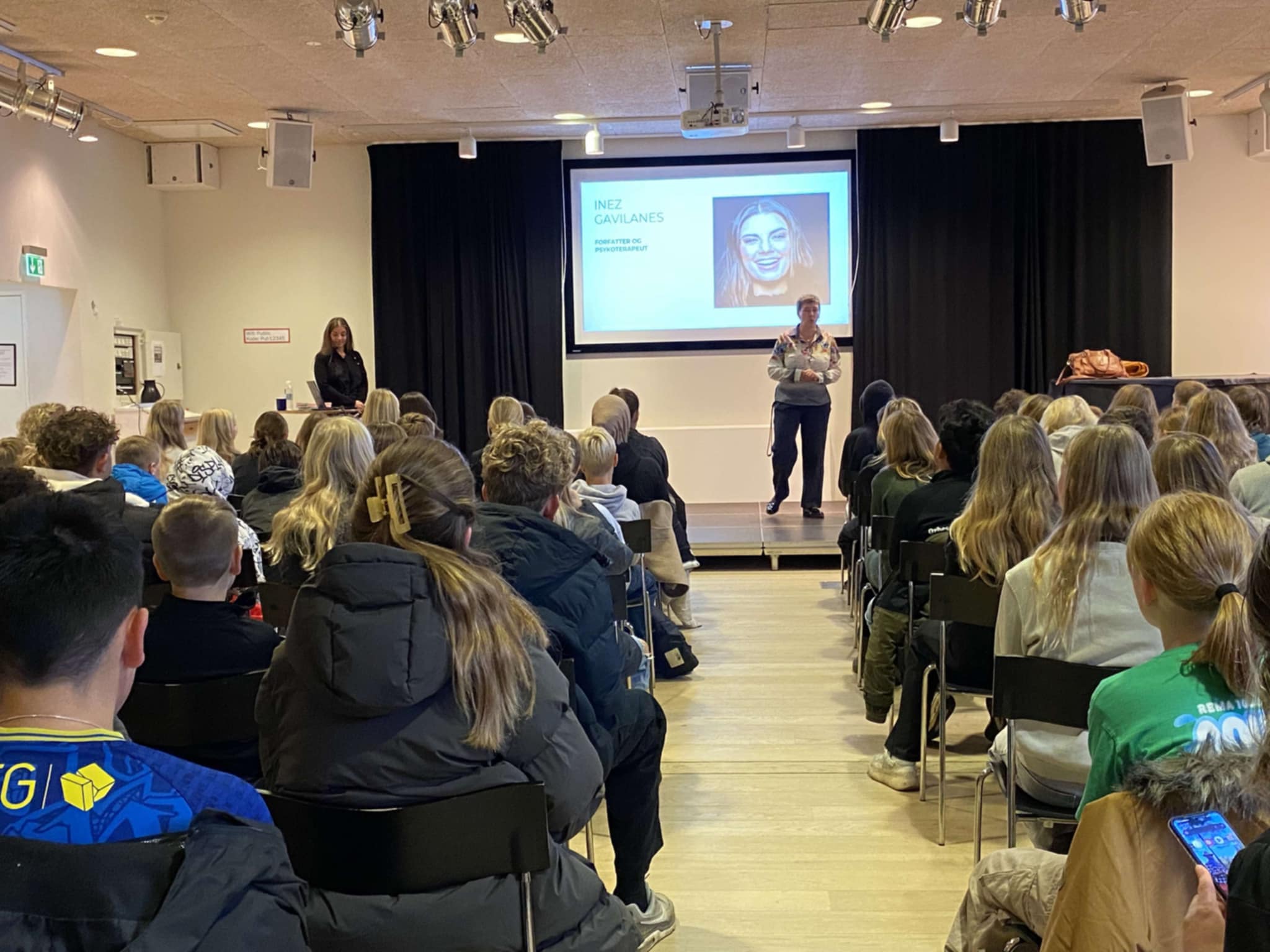 Forfatterforedrag med Inez Gavilanes i Aksen for 6. og 7. klasser