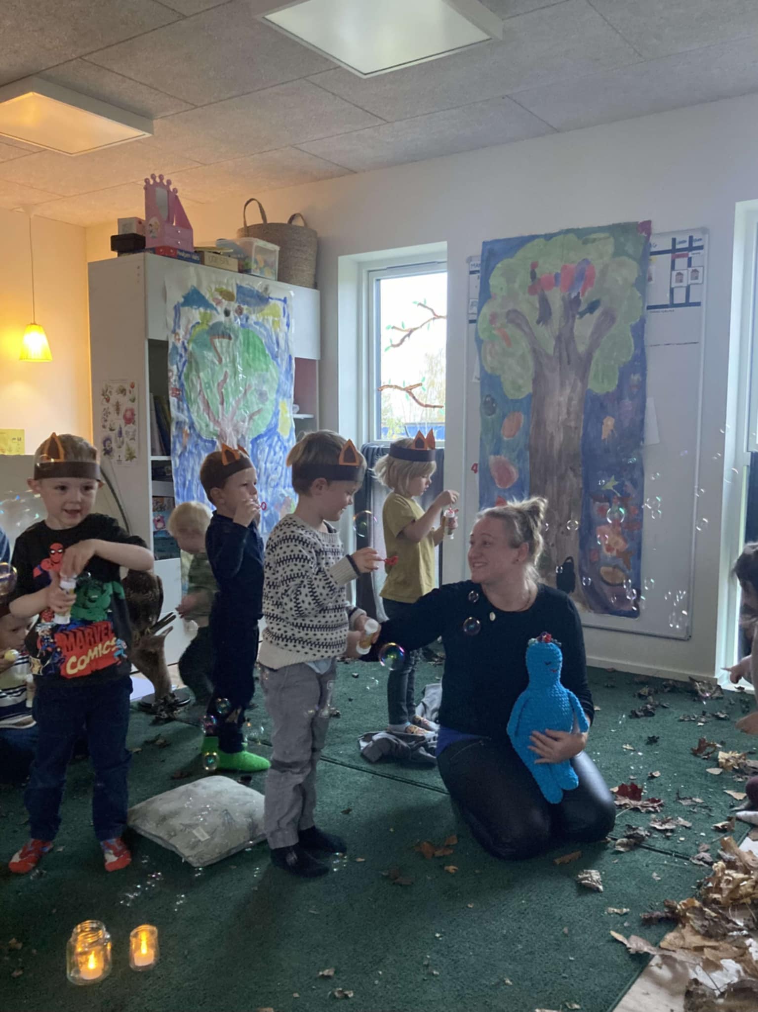 Børnehavebørn fra Spiren i Nr. Asmindrup blæser sæbebobler til deres Bibber-arrangement